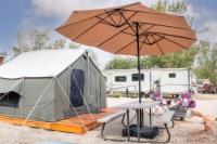Moab RV Resort Glamping Setup Tent in RV Park #4 OK-T4 - Chambres d’hôtes