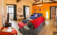 Character 2BR Upper Retreat with BBQ Terrace Parking - B&B Ponta Delgada