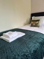 3 Br House - Private Parking - Pool Table - B&B
