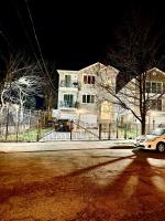 Stylish Evergreen Apartment By Newark Airport - Ferienwohnung Newark