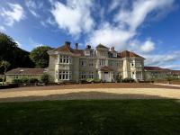 6 Shanklin Manor - family friendly apartment in Shanklin Old Village - Chambres d'hôtes Shanklin