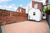 Fantastic Contractor House with 8 Beds by PureStay - B&B Bentley