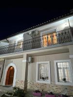 Garden Villa Guni - Bed and Breakfast