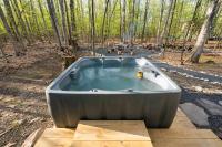 The Blue Forest Chalet - Kayak, Hike, Hot Tub - B&B East Stroudsburg