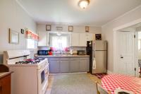 Fire Pit, BBQ and Yard Family Home in Adrian - B&B Adrian