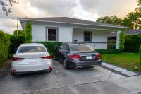 Modern & Bright Retreat by the Beach, Airport & Casino! Pool & Jacuzzi! - B&B Dania Beach