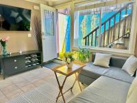 B&B North Vancouver - Serene 2BR Suite at Lloyd Ave - Bed and Breakfast North Vancouver