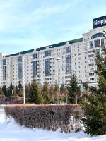 452 рядом БАЙТЕРЕК - очень тепло - 85 кВм -2 большие кровати и диван- до 6 человек - Chambres d'hôtes Astana