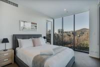Apartment with Pool View