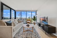Chic 1-Bed with Sophisticated Decor Gym & Pool - Ferienwohnung