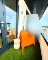 Stunning Beach Front Apartment with Sea views, FREE Parking & Balcony - B&B Ramsgate