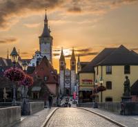 B&B Wurzburgo - Wohnung Alte Mainbrücke - GRATIS KAFFEE - NETFLIX - BALKON - Bed and Breakfast Wurzburgo