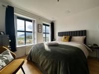 B&B Newcastle - Coastal Retreat with scenic Mourne Mountain Views - Bed and Breakfast Newcastle