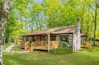 Modernized Log Cabin w Hot Tub Fire Pit & Views - B&B