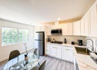 Cozy 1 Bedroom Apartment in Prime Location - WOA - B&B