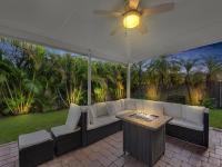 AMAZING Naples Beach Home with Hot Tub Jacuzzi, BBQ, Pool Table - 1 MILE to Beach! - Chambres d’hôtes