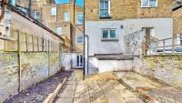 Tube & Notting Hill Nearby - Garden Flat Haven - B&B