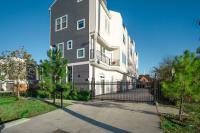 The Green Haus: Luxxe Cabana Rooftop Retreat - B&B Houston