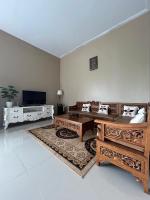Villa i1 Surya Asri Cijeruk, Bogor - Chambres d’hôtes Cihideung