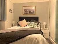 B&B Lymington - Cliftonville, en-suite room, fridge microwave TV, great value homestay near the sea - Bed and Breakfast Lymington