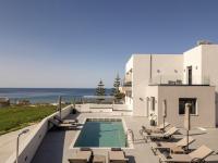 Villa Solaire - With 2 Private Pools & Sauna - Bed and Breakfast Sfakáki
