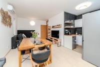 Aura, modern apartment with private jacuzzi - B&B Novalja