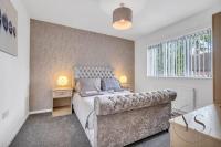 Modern 3BR Home in 9 Anson Rd Near Sandwell Hospital with Garden and Free Parking - Chambres d'hôtes West Bromwich