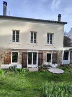 *Countryside in town * Close to Paris* - B&B