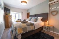 B&B Dudley - Cosy Matlock Cottage with Fireplace, Stunning Views & Pet Friendly - Bed and Breakfast Dudley