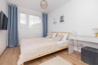 B&B Gdańsk - Bright Apartment with Private Garden and Accepting Pets by Renters - Bed and Breakfast Gdańsk