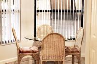 Waterview Oasis Retreat, minutes to Anna Maria Island and IMG - B&B