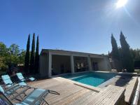 Grande Villa contemporaine à Grignan - Bed and Breakfast