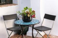 Studio mit Poolblick