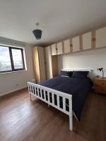 B&B Goodmayes - Spacious one bed flat in eastlondon with parking and free wifi - Bed and Breakfast Goodmayes