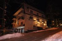 Apartment with Mountain View