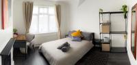 Modern four bedroom semi-detached house with off street parking 8 min drive to Wembley stadium, 5 miles to Central London - Chambres d'hôtes Londres