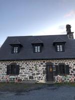 Gîte typique avec vue au coeur des Volcans d'Auvergne - B&B