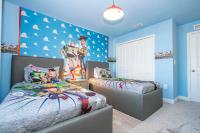 4Bd Close to Disney with Pool at Storey Lake 2560 - Chambres d’hôtes Kissimmee