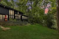 Pineview Haven by KABINO Bright and Modern Open Concept Carport Private Patio Sunroom - B&B