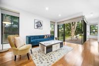 B&B Sydney - Luxury Retreat & Spacious 4BR House in Willoughby - Bed and Breakfast Sydney