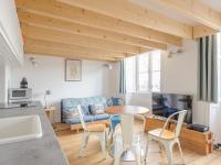 Charmant Studio Mezzanine rénové au Centre de La Rochelle, Proche Vieux Port et Plages - FR-1-535-54 - Bed and Breakfast