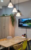THE FIKA ROOM near MNL Airport - Scandi Studio Unit with Fast Wi-Fi & Netflix - Read Full Property Desc before booking - Chambres d'hôtes Manille
