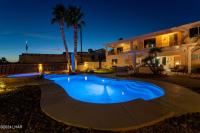 Luxe Havasu 6-bedroom Retreat! Pool, Hot tub, Lake Views! - Ferienwohnung