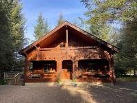 Large Luxury Log Cabin Getaway - B&B