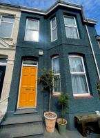 Bright and cosy, central 3 bedroom home - B&B