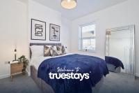 B&B Stoke-on-Trent - Nursery House by Truestays - 3 Bedroom House in Stoke-on-Trent - Bed and Breakfast Stoke-on-Trent