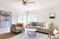 Casa Flora -2BR- FREE Parking in Little Italy! - Bed and Breakfast