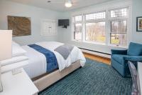 Deluxe Queen Room with Lake View