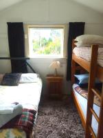 Rustic, Basic Cosy Alpine Hut, in the middle of the Mountains but near road & Railroad - B&B Otira