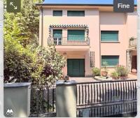 Villetta centro Imola 4 persone in matrimoniale, una piazza e mezzo e un singolo con parcheggio privato gratuito - B&B Imola